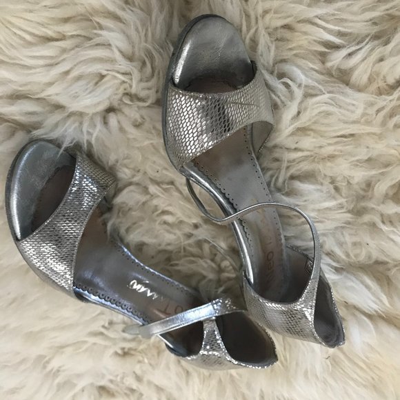 Neotango Argentine Tango Shoes - Picture 1 of 8
